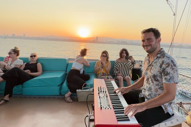 Live Music & Sunset Wooden Boat in Barcelona - The Onboard Bar: Drinks and Snacks Without the Meal Deal