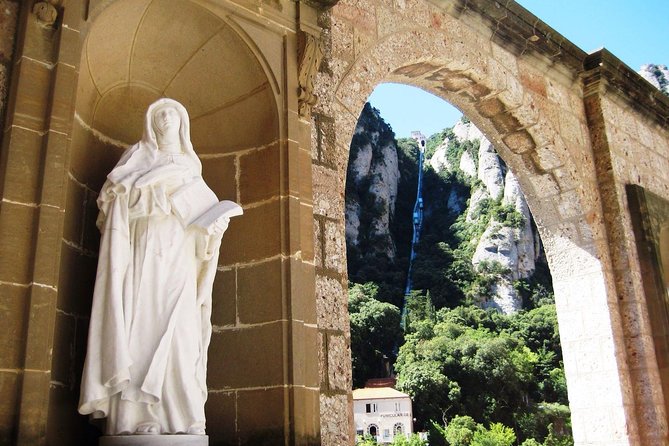 Montserrat: Cog-Wheel, Basilica, Black Madonna & Licor Tasting - Abadia de Montserrat: Basilica, Throne of the Virgin, and the audiovisual room
