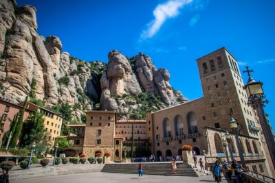 Montserrat & Winery Visit Tour with Traditional Farmhouse Lunch - Inside Montserrat: viewpoints, the funicular, and optional hikes
