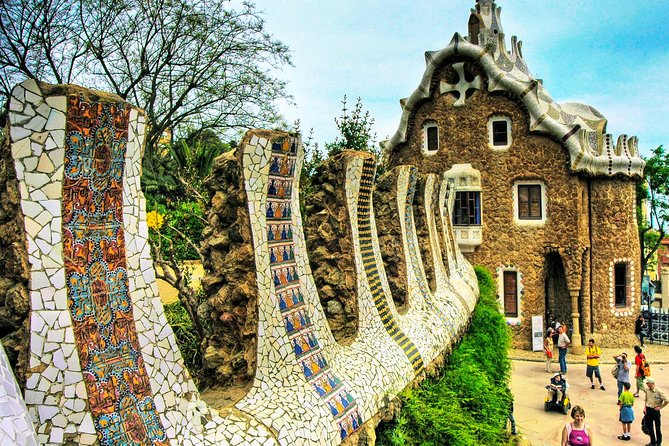 Park Guell and Sagrada Familia Private Tour with Hotel pick-up - Sagrada Familia in one included hour: light, organic forms, and symbolism