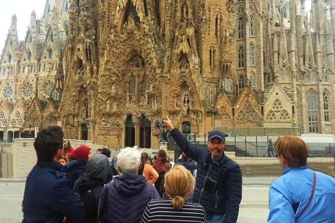 Park Guell and Sagrada Familia Private Tour with Hotel pick-up - Park Güell: 60 minutes of Gaudí’s garden geometry