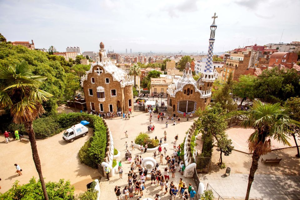 Park Güell: Guided Tour with Optional Gaudí Experience Entry - What the 1.5 Hours Feels Like in Real Life