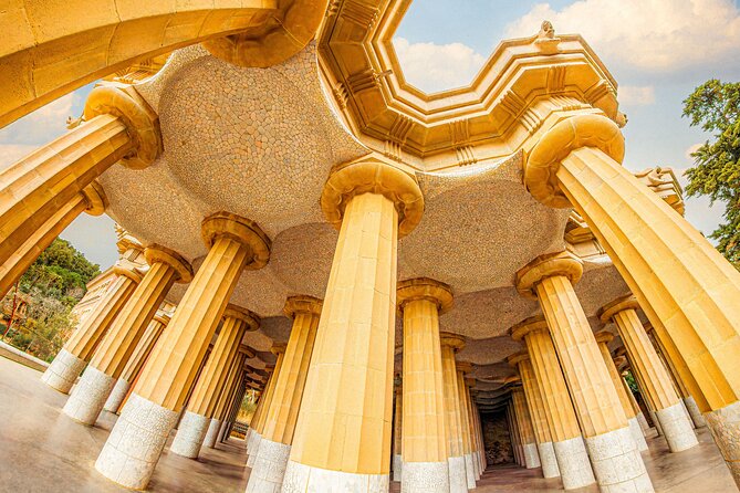 Park Güell Skip-the-Line Guided Tour Barcelona - English commentary and guide style: what makes it feel worth it