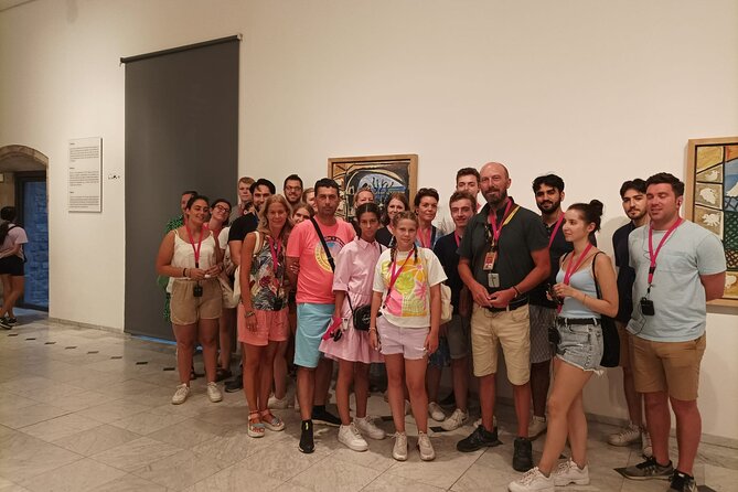Picasso Museum Skip-the-Line Guided Tour - Finding Your Guide and Getting Oriented Quickly