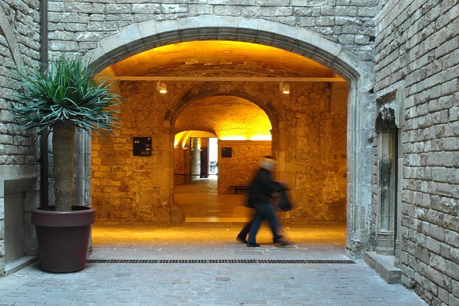 Picasso Small Group Walking Tour with Museum Skip the Line Ticket - La Ribera approach: a neighborhood walk that leads into the museum