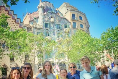Ramblas, Old Town, Gothic and Gaudi Architecture Walking Tour - Meeting near Plaça de Catalunya and ending by Casa Batlló / Casa Mila