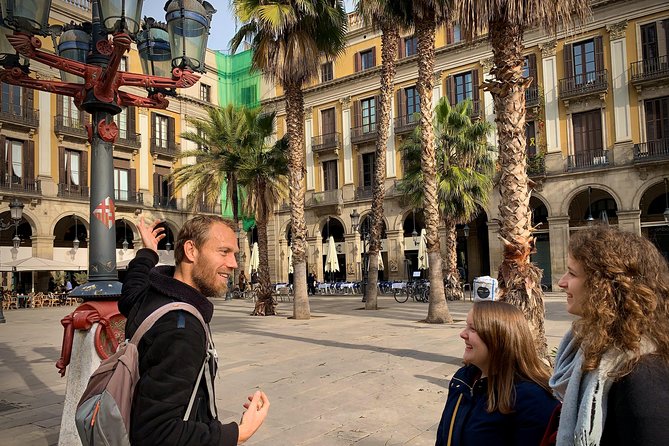 Ramblas, Old Town, Gothic and Gaudi Architecture Walking Tour - Las Ramblas: a quick hit of markets, bars, and daily energy