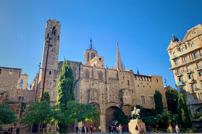 Ramblas, Old Town, Gothic and Gaudi Architecture Walking Tour - Catedral de Barcelona area: medieval Gothic style at the heart of it all