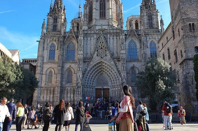 Ramblas, Old Town, Gothic and Gaudi Architecture Walking Tour - Gaudí exterior moment: Casa Batlló, the bones-and-dragons look