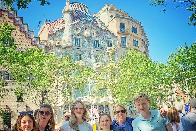 Ramblas, Old Town, Gothic and Gaudi Architecture Walking Tour - Meeting near Plaça de Catalunya and ending by Casa Batlló / Casa Mila