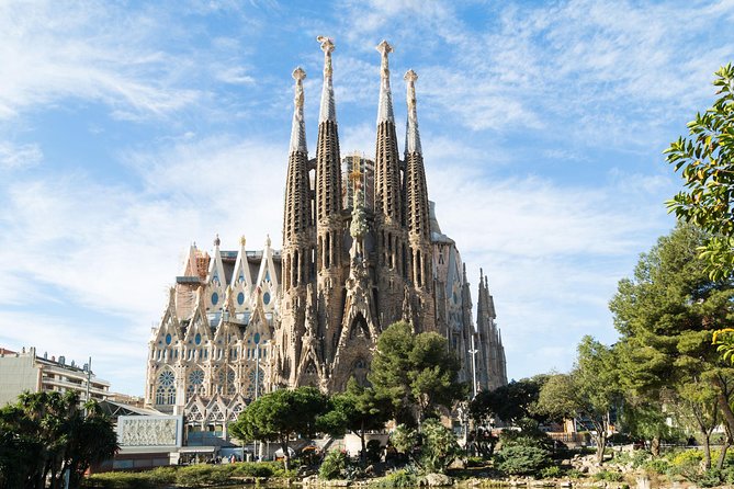Sagrada Familia English Guided Tour & Optional Tower Access - Who should book this tour (and who should skip the tower)