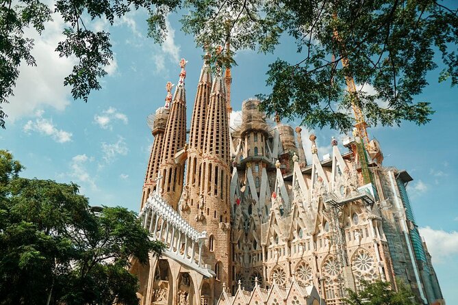 Sagrada Familia Fast Track Guided Tour with Towers Access - Key highlights worth your attention