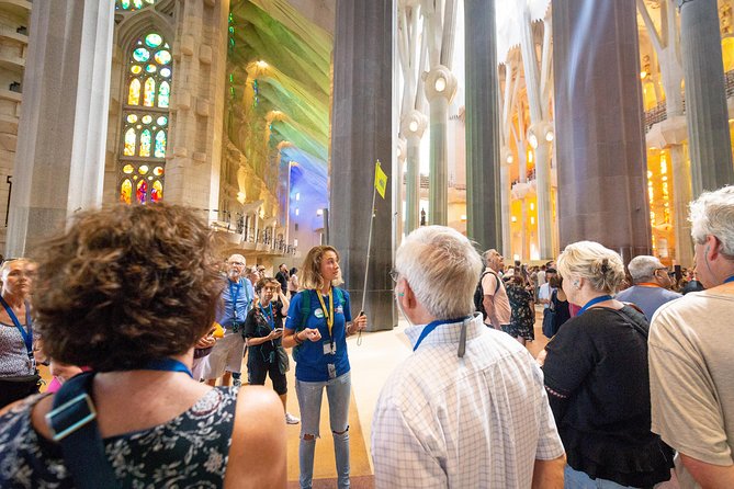 Sagrada Familia Guided Tour with Skip The Line Access - Inside the basilica: why audio headsets matter so much