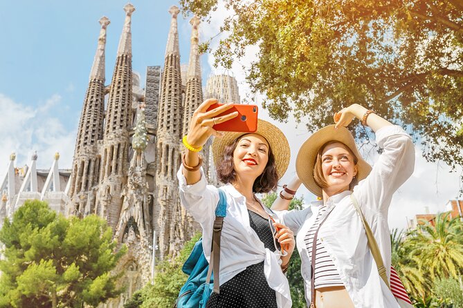 Sagrada Familia Guided Tour with Skip The Line Access - Gaudí’s story: how it turns shapes into meaning
