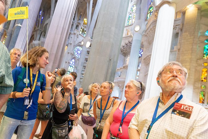 Sagrada Familia Guided Tour with Skip The Line Access - Small-group upgrade vs standard group size