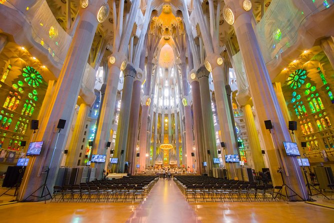 Sagrada Familia Guided Tour with Towers Access - Finding the meeting point and handling the security queue