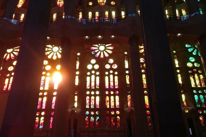 Sagrada Familia Guided Tour with Towers Access - Dress code and rules that can affect entry
