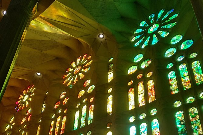 Sagrada Familia Guided Tour with Towers Access - Who this tour suits best (and who should reconsider)