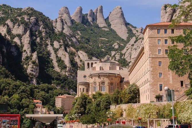 Sagrada Familia & Montserrat Small Group Tour with Hotel pick-up - The waterfront and medieval Barcelona: from Las Ramblas to the Gothic Quarter