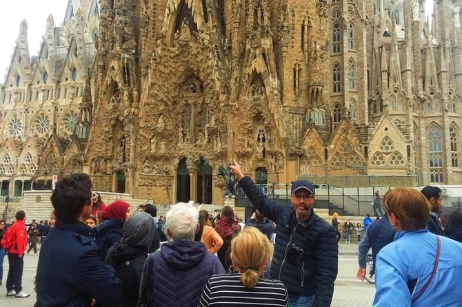 Sagrada Familia & Montserrat Small Group Tour with Hotel pick-up - Montserrat after the Abbey: rack railway option and time to look around