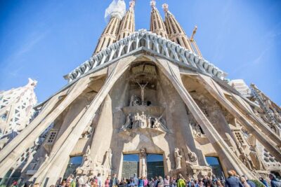 Sagrada Familia & Park Guell Guided Tour with Skip The Line - Park Güell: mosaics, imagination, and city views