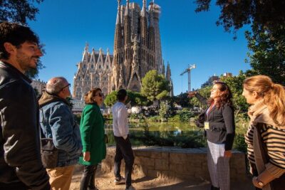 Sagrada Familia Small Group Guided Tour with Skip the Line Ticket - Meeting at Av. de Gaudí and Getting Your Timing Right
