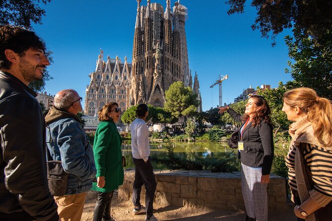 Sagrada Familia Small Group Guided Tour with Skip the Line Ticket - Meeting at Av. de Gaudí and Getting Your Timing Right