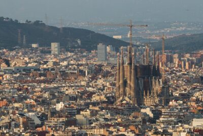 Sagrada Familia Small Group Tour with Skip the Line Ticket - Skip-the-line entry: what changes once you’re inside
