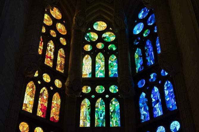 Sagrada Familia Small Group Tour with Skip the Line Ticket - Construction is still happening: how to enjoy the unfinished feel