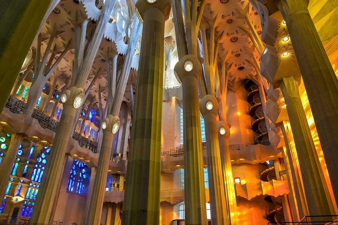 Sagrada Familia Small Group Tour with Skip the Line Ticket - Headsets and audio: what works best for hearing the guide