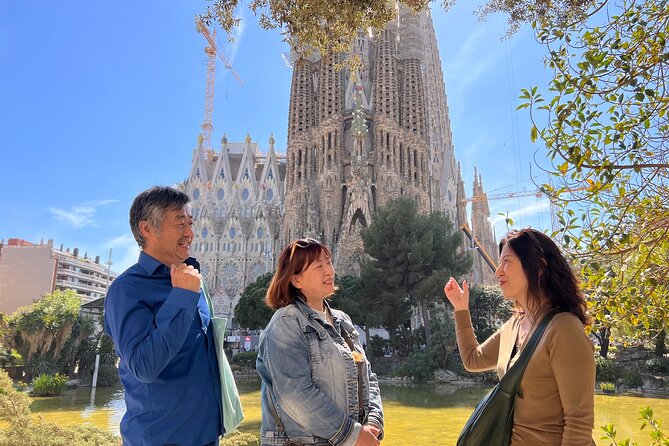 Sagrada Familia Tour with Express Entry and Local Guide - Touring Pandas Meeting Point: Where to Go and What to Expect