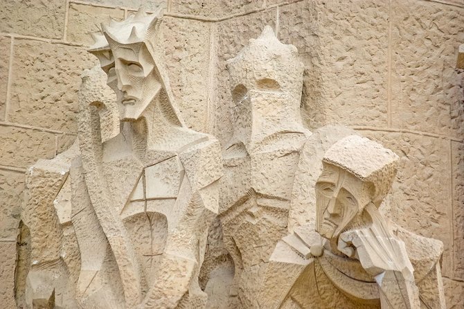 Sagrada Familia Tour with Express Entry and Local Guide - Gaudí Avenue Walk: Stories Before You Even Enter