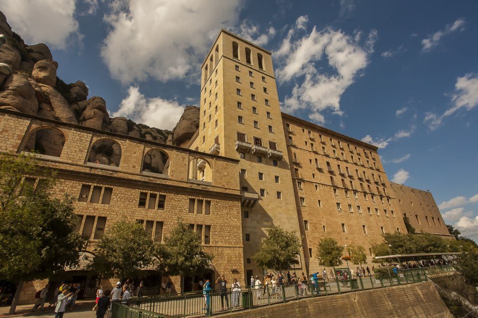 Tot Montserrat: Transport, Museum Tickets, and Lunch - Key points before you go