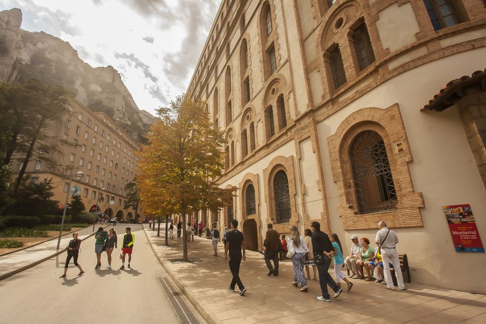 Tot Montserrat: Transport, Museum Tickets, and Lunch - Museo de Montserrat: Dali, Miró, El Greco, Picasso, and Tàpies in One Day