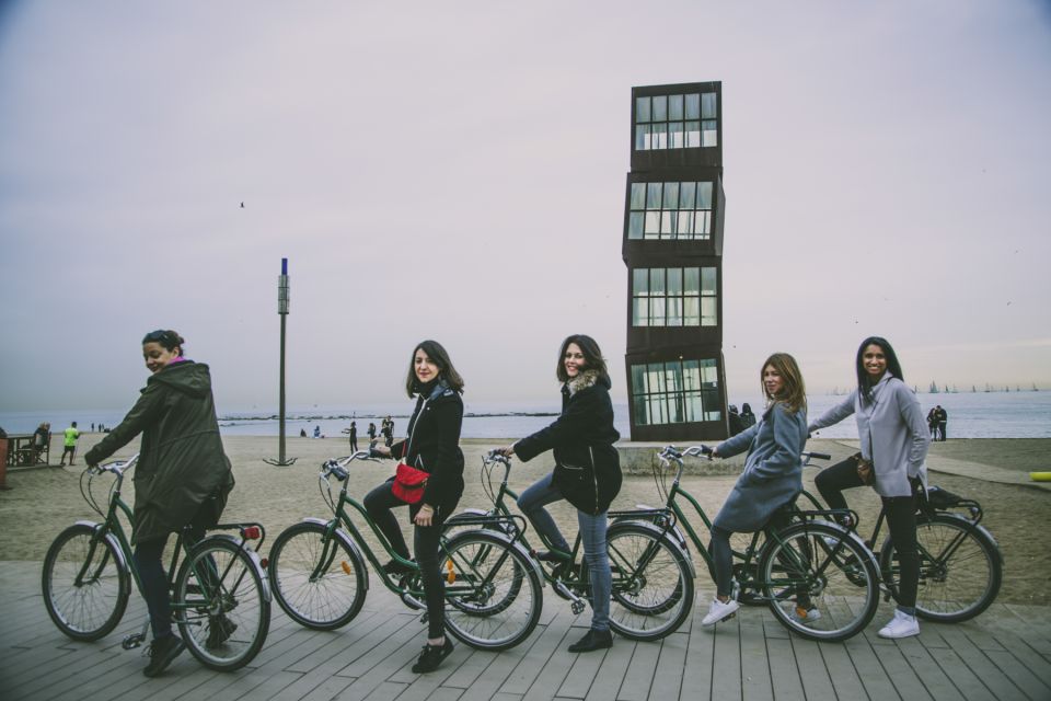 Unusual Barcelona Bike Tour in French - Bike comfort and the reality check on equipment